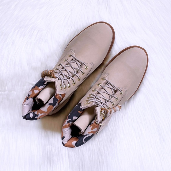 Timberland Men’s Classic 6 Inch Waterproof Light Beige Boots - Picture 4 of 7